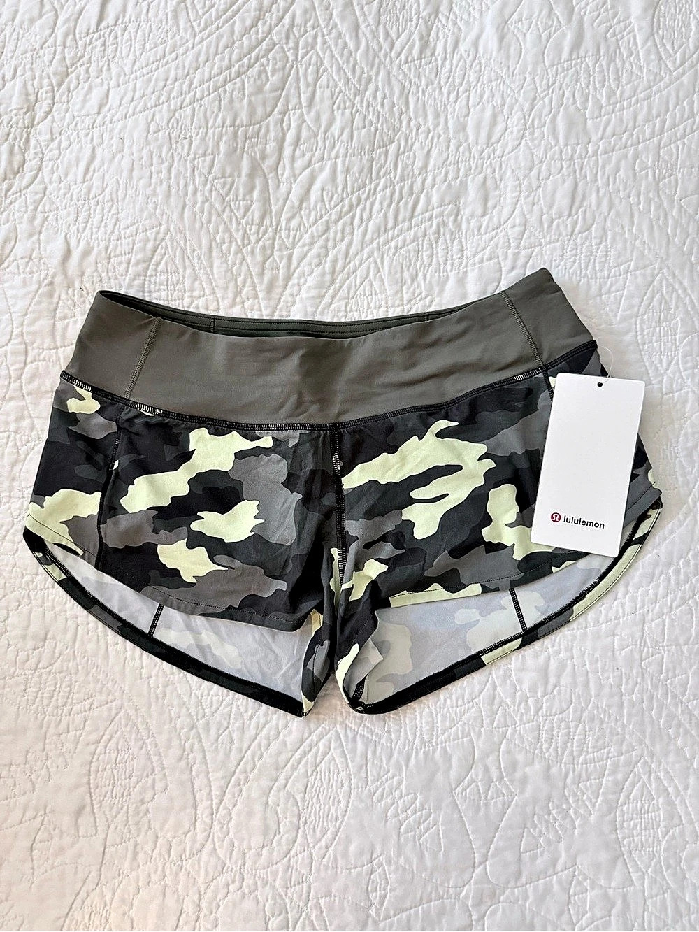Lululemon Speed Up LR Short 2.5" Camo Athletic Shorts Size 6 NWT